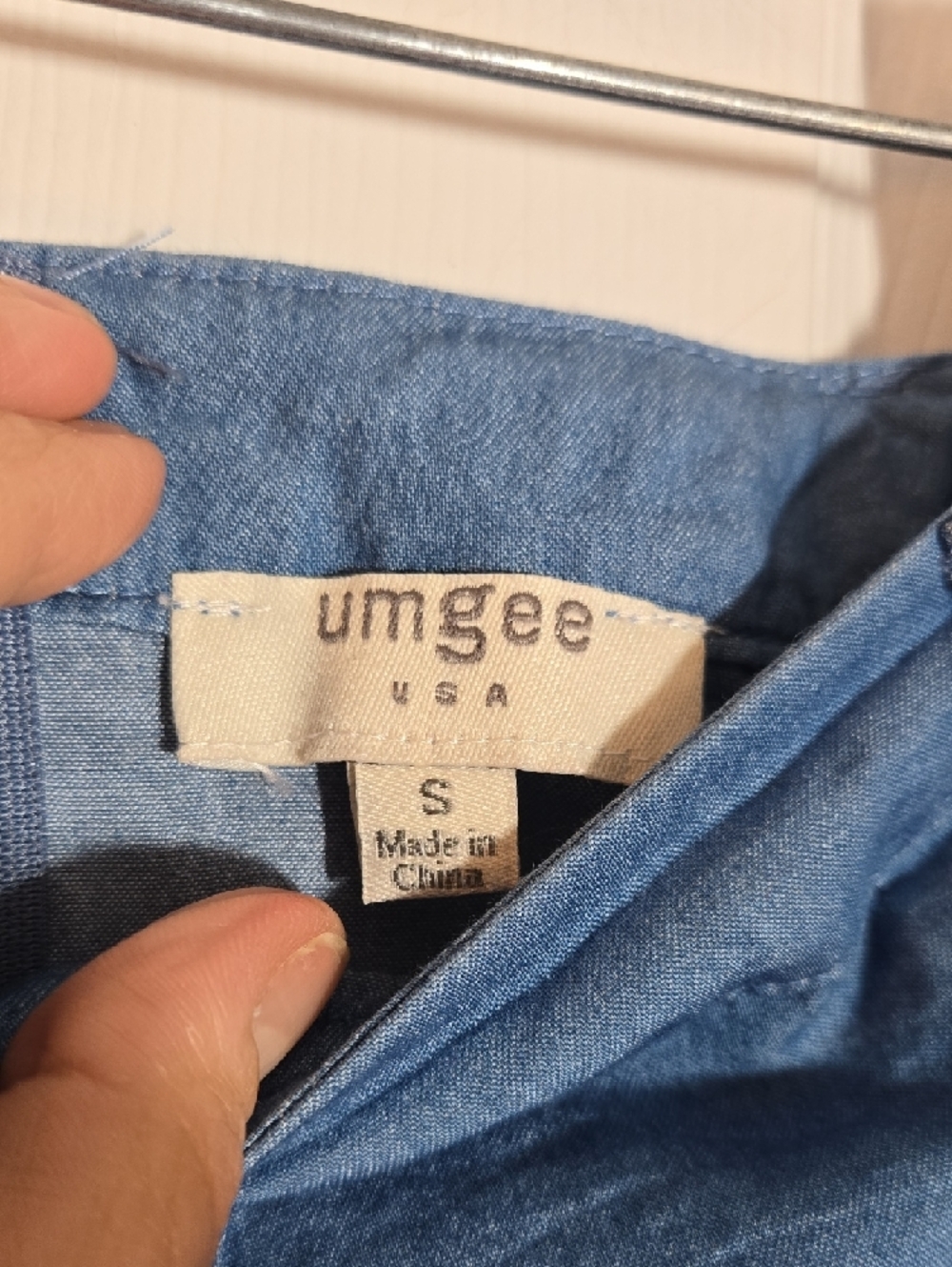 Umgee Blue Scallop Hem Denim-Look Chambray Shorts Size Small - Picture 2 of 7
